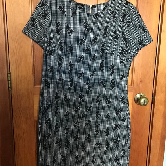 Dress - Picture 2 of 6